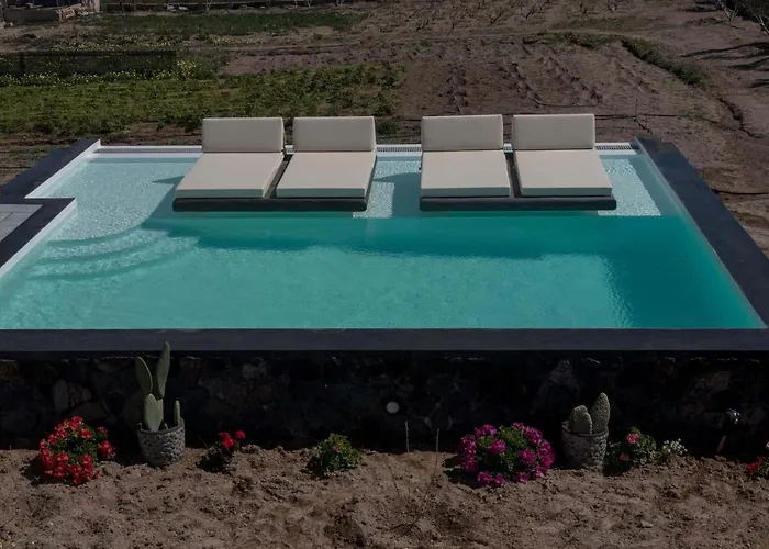 George Farm Land * Karterados (Santorini)